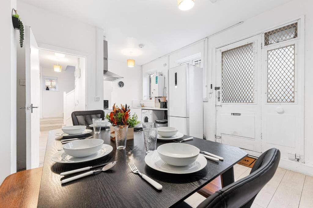 Holiday Home Near Kings Cross Sleep 12 Sp7 Лондон Екстериор снимка