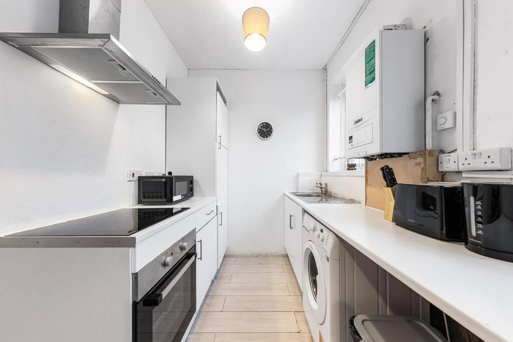 Holiday Home Near Kings Cross Sleep 12 Sp7 Лондон Екстериор снимка