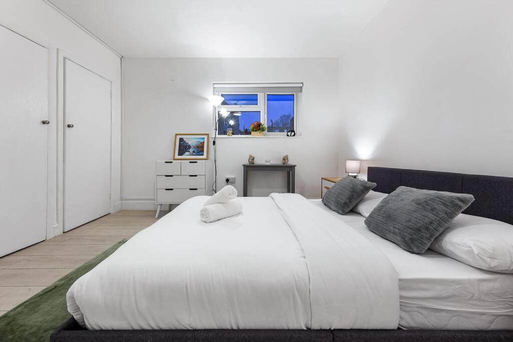 Holiday Home Near Kings Cross Sleep 12 Sp7 Лондон Екстериор снимка