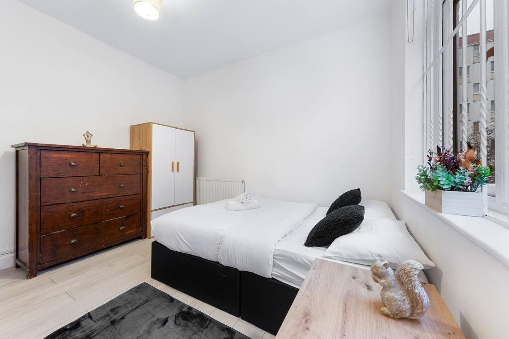 Holiday Home Near Kings Cross Sleep 12 Sp7 Лондон Екстериор снимка