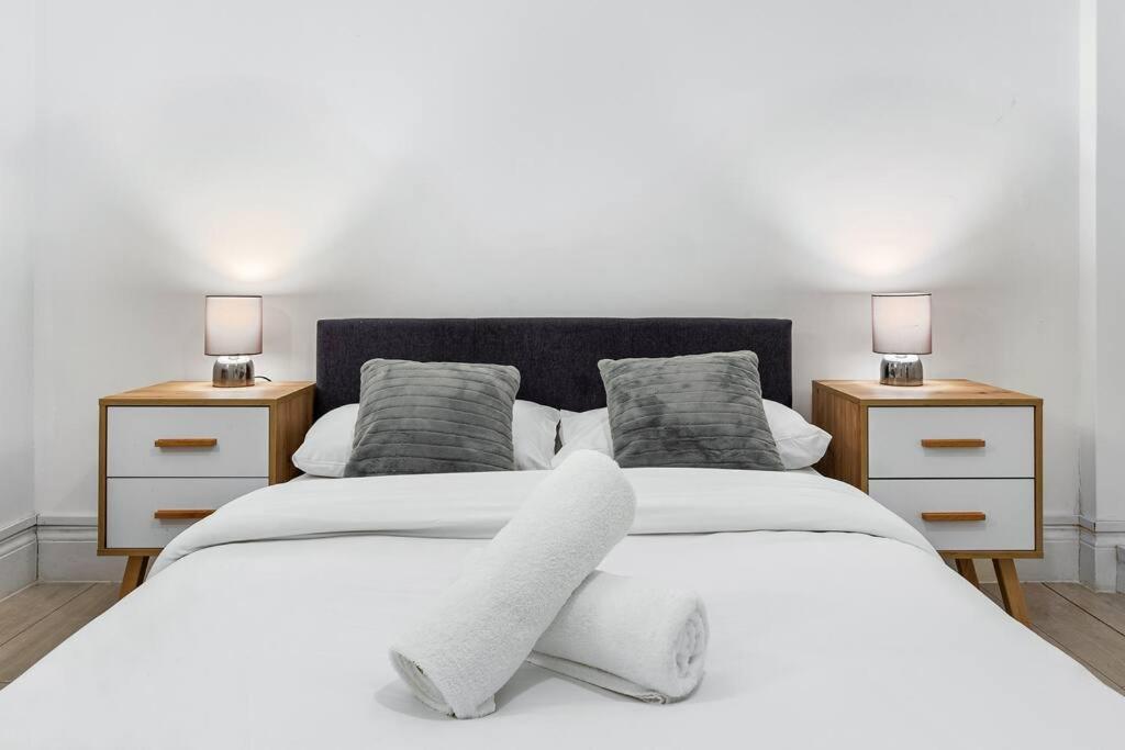 Holiday Home Near Kings Cross Sleep 12 Sp7 Лондон Екстериор снимка