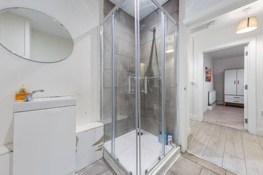 Holiday Home Near Kings Cross Sleep 12 Sp7 Лондон Екстериор снимка