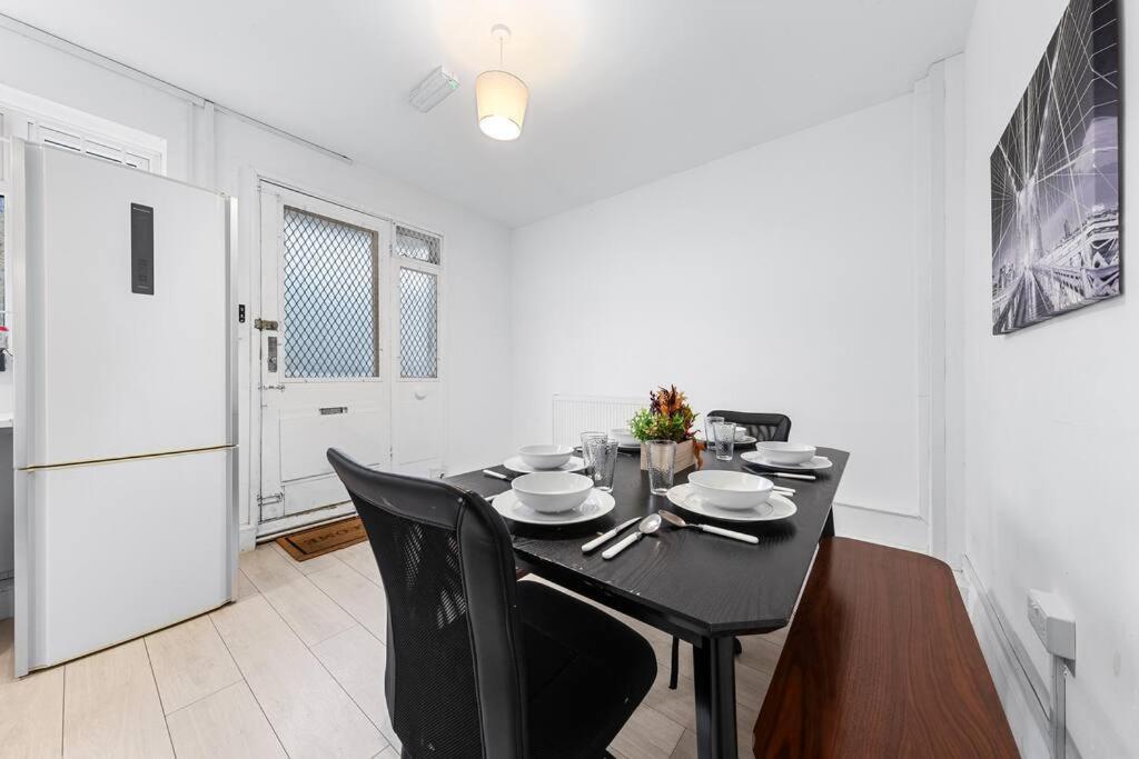 Holiday Home Near Kings Cross Sleep 12 Sp7 Лондон Екстериор снимка