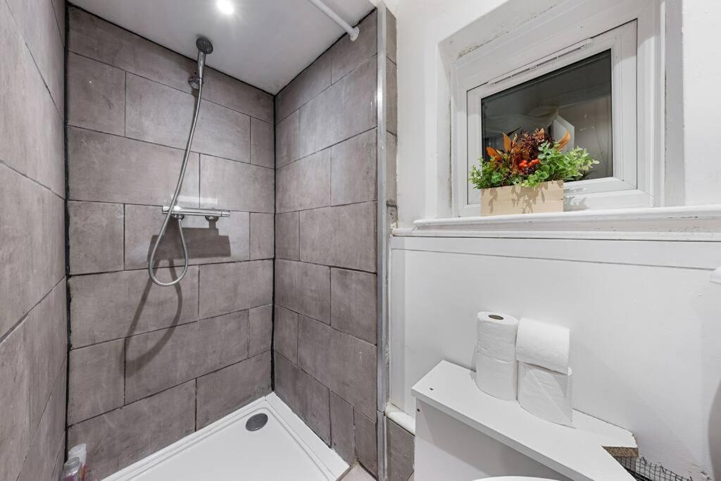 Holiday Home Near Kings Cross Sleep 12 Sp7 Лондон Екстериор снимка
