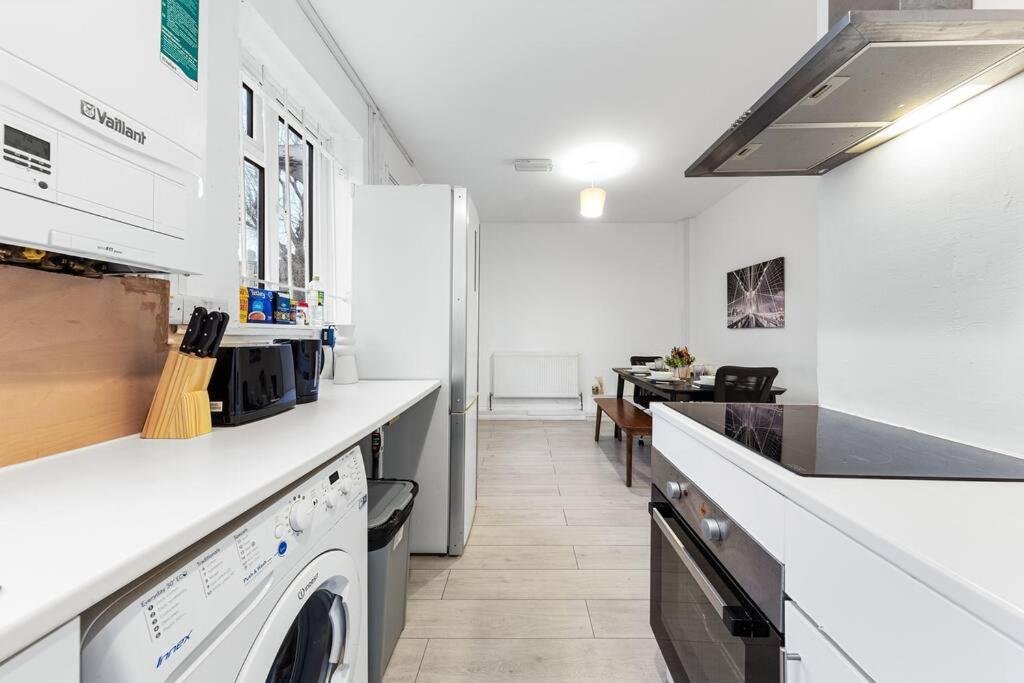 Holiday Home Near Kings Cross Sleep 12 Sp7 Лондон Екстериор снимка