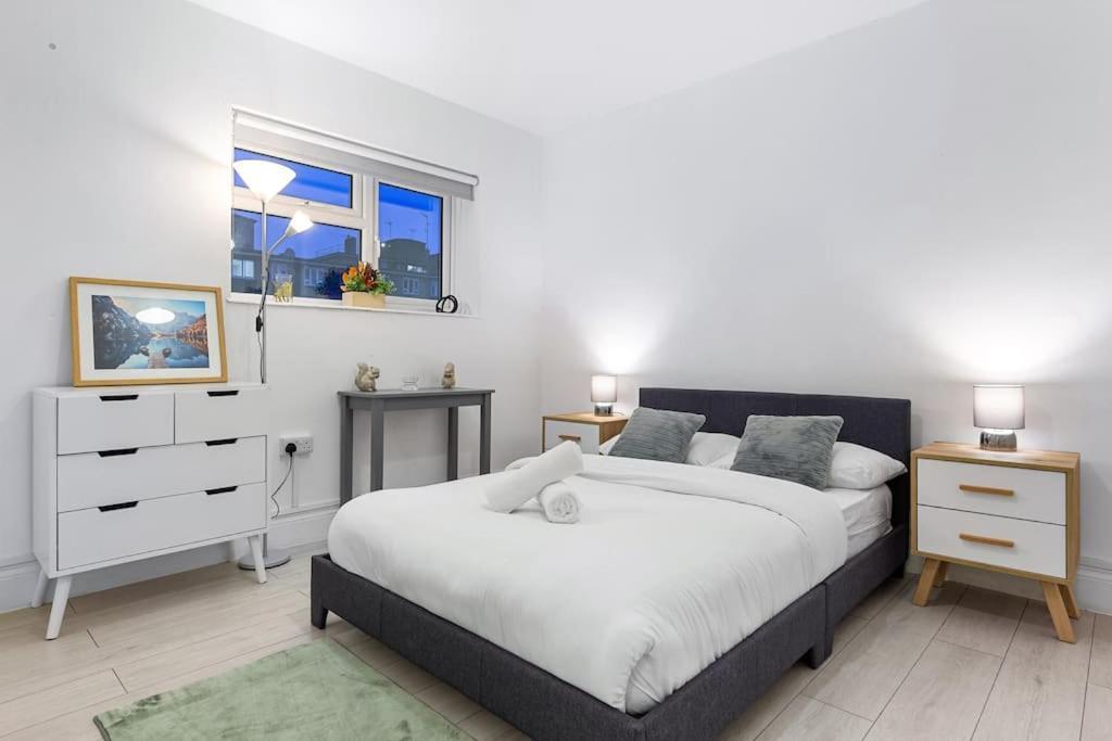 Holiday Home Near Kings Cross Sleep 12 Sp7 Лондон Екстериор снимка